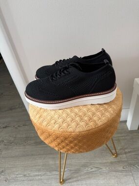 Women's Platform Knit Wingtip Oxford Shoes NWOT Size 10